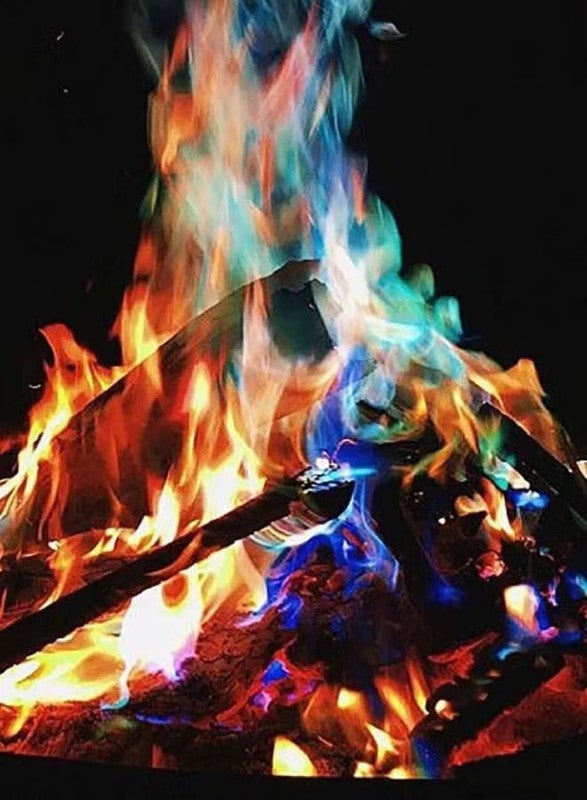 Flame-on حزم نيران سحرية غامضة – مسحوق لهب كوني متغير اللون لحرائق المخيمات، حفرة النار والمدافئ، لون النار الداخلي والخارجي (15 جرام) - Image 3